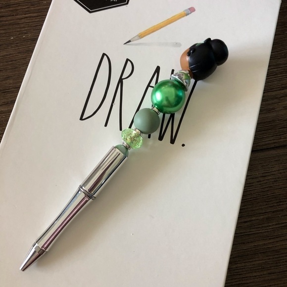 Disney doorables: The Princess and The Frog: Princess Tiana handmade beaded pen - Picture 3 of 3